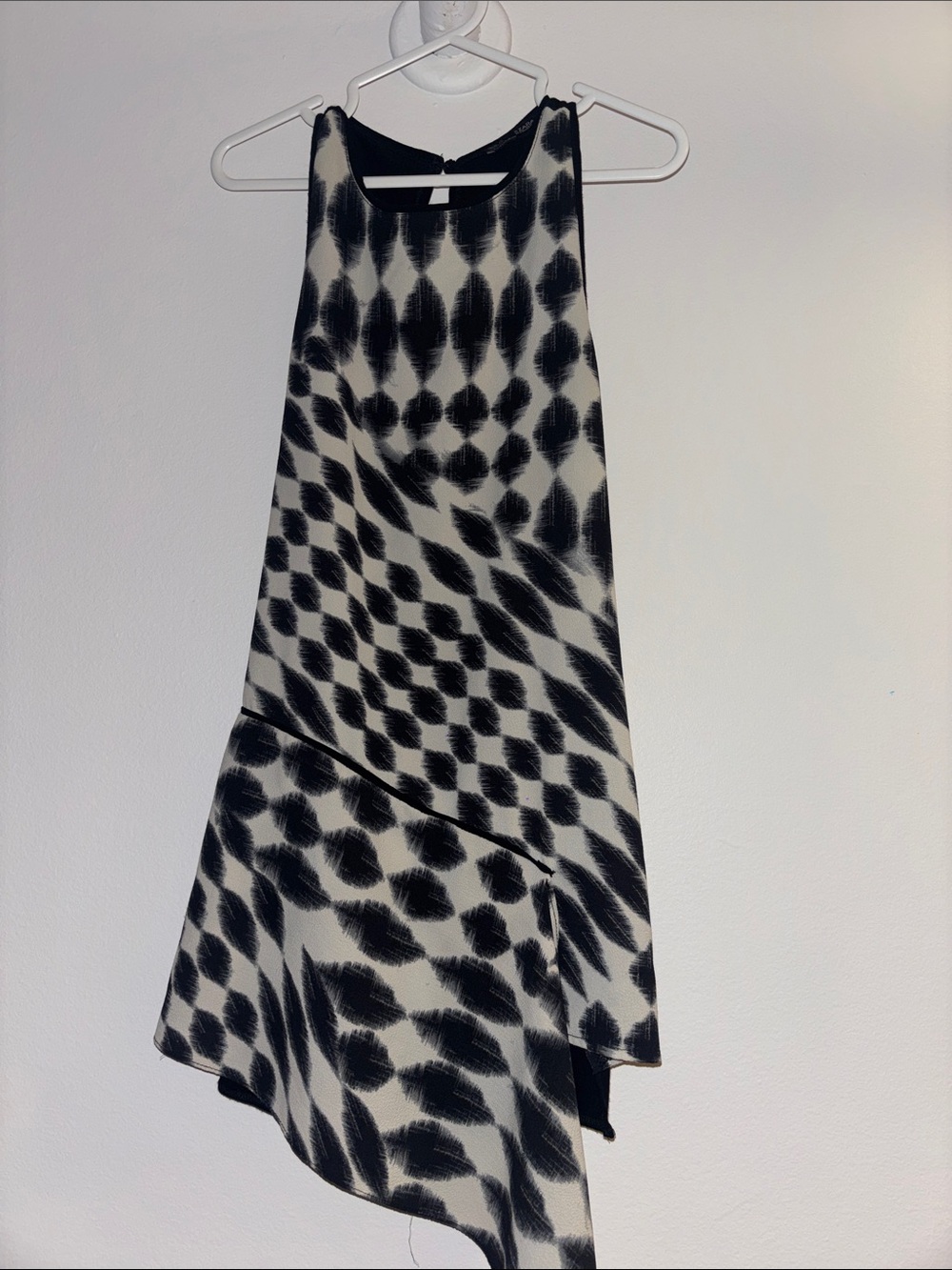 Sleeveless Black & White Patterned Asymmetric Top